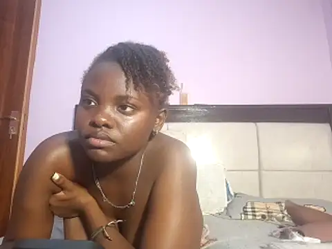 Chat +18 de Inaya_Kiara ao vivo