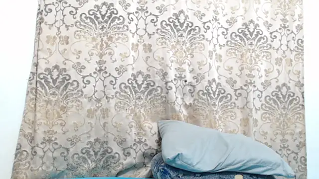 alejandra_c19c: διαδικτυακό σόου στην κάμερα