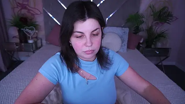 MirandaWong Adlı Modelin Canlı XXX Sohbeti