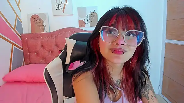 Chat +18 de Lucy_boobss ao vivo