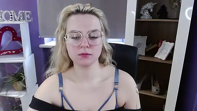 Chat +18 de Zoey_Erotic ao vivo