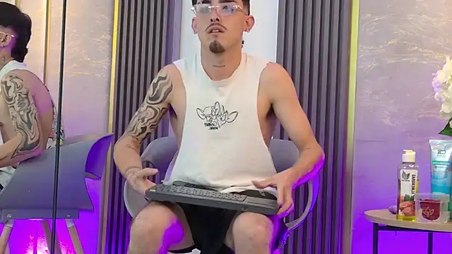 Онлайн чат XXX NikoStone_