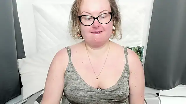 Show modela dirtyBonnie na web-kameri