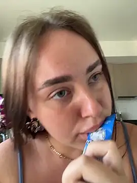 KiraSunshine Pertunjukan Webcam