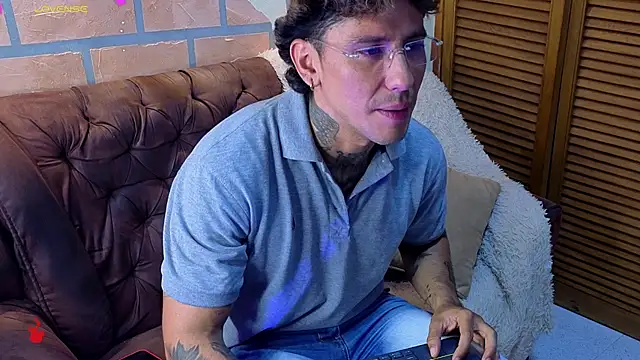 mister_eithan Adlı Modelin Canlı XXX Sohbeti