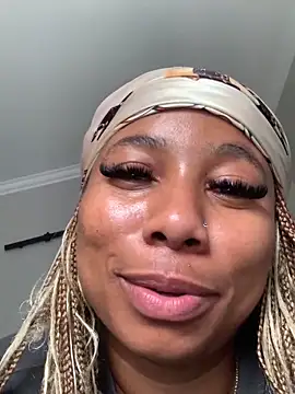 Pokazy przed kamerką – CurvyDesire1