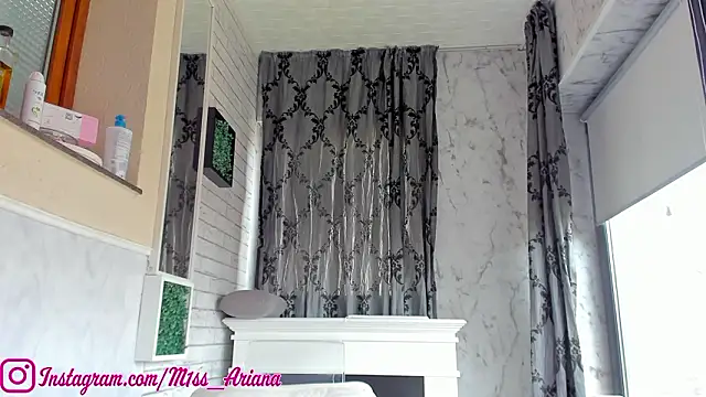 Miss_Ariana_: απευθείας συνομιλία ΧΧΧ