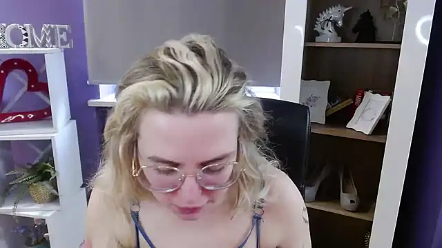 دردشة Zoey_Erotic الجنسية المباشرة