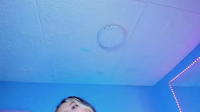 Chat +18 de Bella__Lane ao vivo