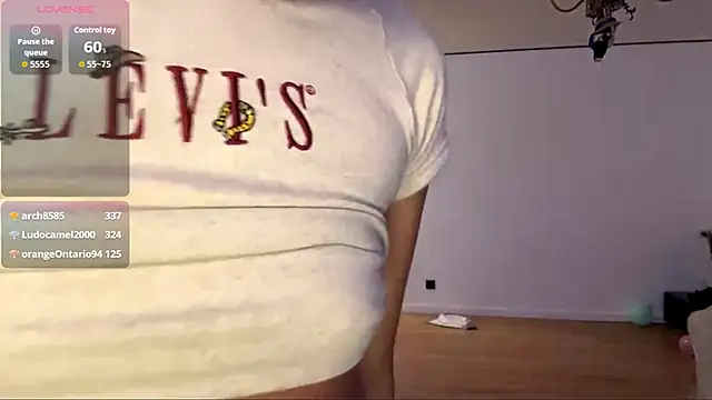 DeltaNorwoode's Live XXX Chat