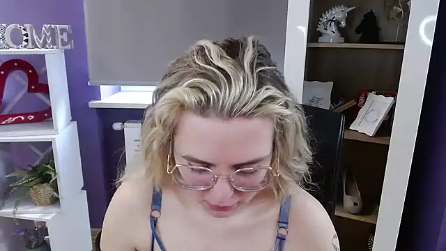 Zoey_Erotic Obrolan Langsung XXX