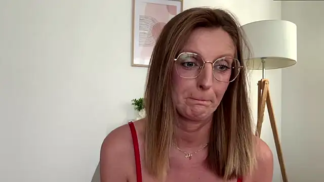 XXX chat uživo modela HornyJudith