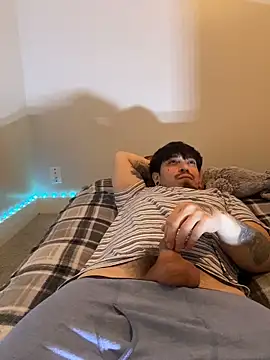 kennyCumz élő XXX-chatje