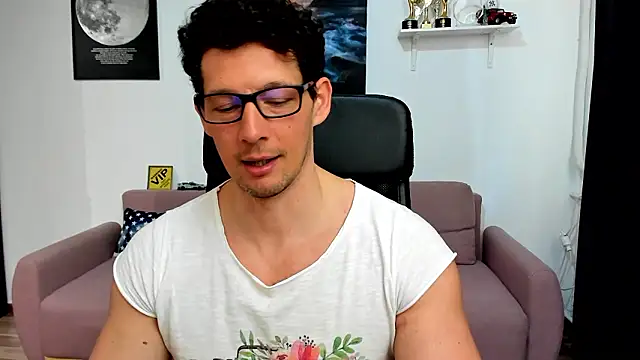 BrutusK08 在線直播表演