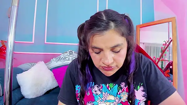 TaraTaylorr's Live XXX Chat