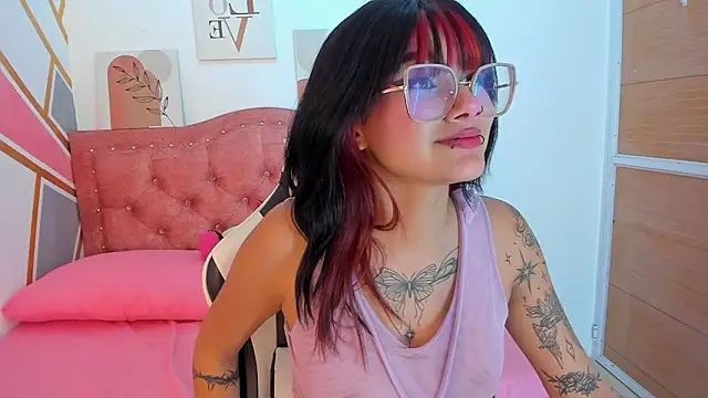 Chatroom XXX en direct de Lucy_boobss