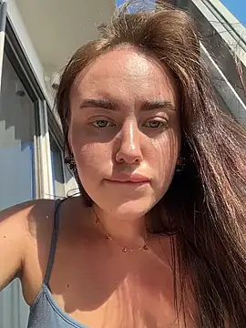 Chatroom XXX en direct de KiraSunshine