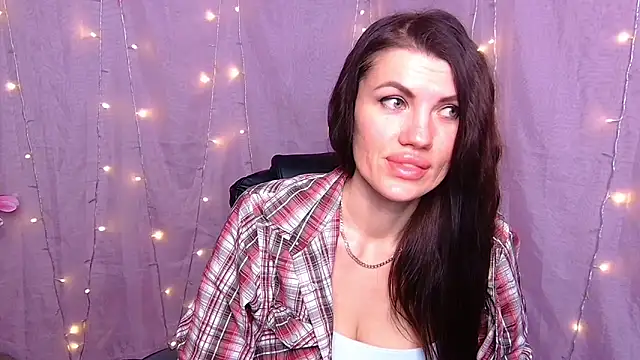 Chat +18 de MilaLoona ao vivo