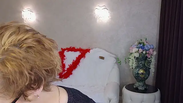 LioraWeiss' Live XXX Chat