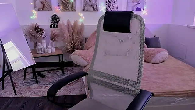 VirtuallVoyant's Live XXX Chat