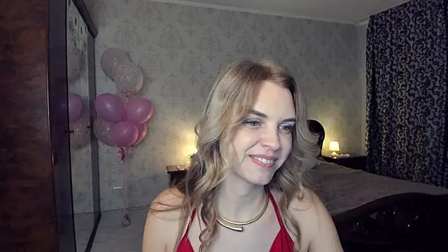 LunaFlinn Show in webcam