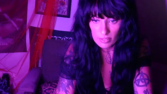 heavymetalvixen élő XXX-chatje