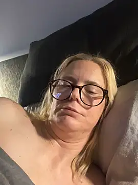 Show modela Amelie_BlondeXX na web-kameri