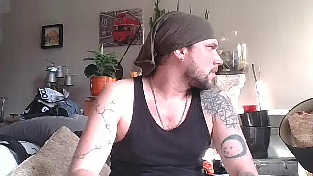 Titilouonlyf69: διαδικτυακό σόου στην κάμερα