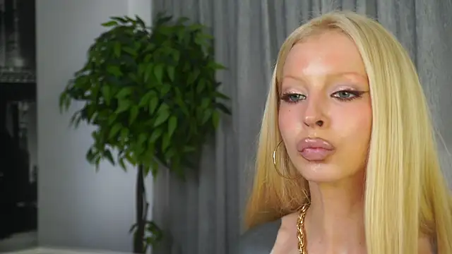 LanaReals Chat XXX in diretta