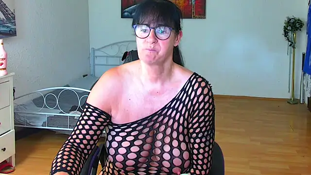 Sylly Adlı Modelin Canlı XXX Sohbeti