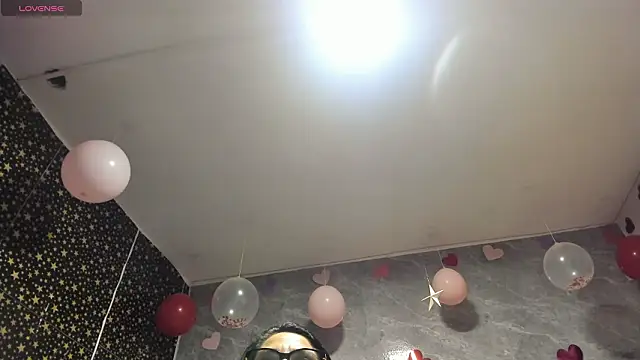 adellelennoxx élő XXX-chatje