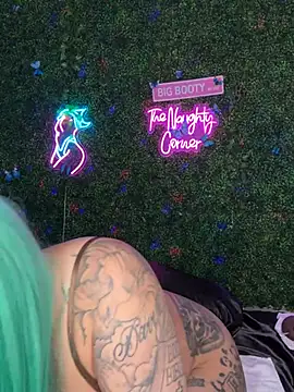 RenaThickAss élő XXX-chatje