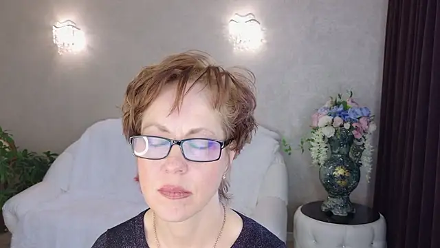 Chat +18 de LioraWeiss ao vivo