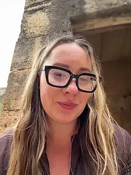 Mona_Plusn Webbikameraesitys