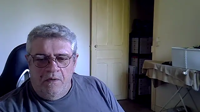 _hippo_: διαδικτυακό σόου στην κάμερα