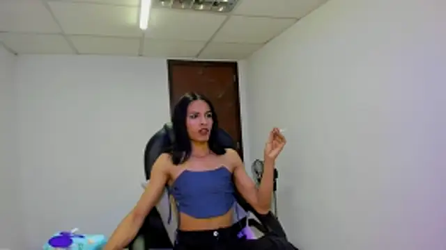 Aisha_hotts777 网络视讯表演