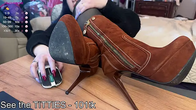 Chat +18 de emily_is_here_ ao vivo