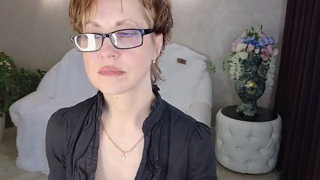 LioraWeiss' Live XXX Chat