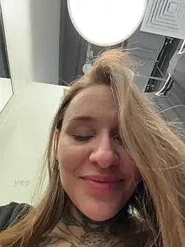 Chat +18 de KishaMur ao vivo