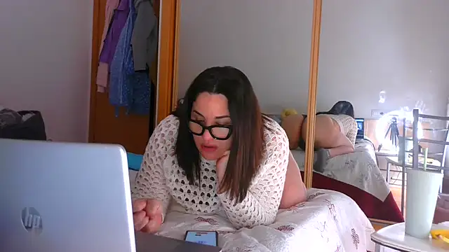 Show de Cuquita83 na webcam