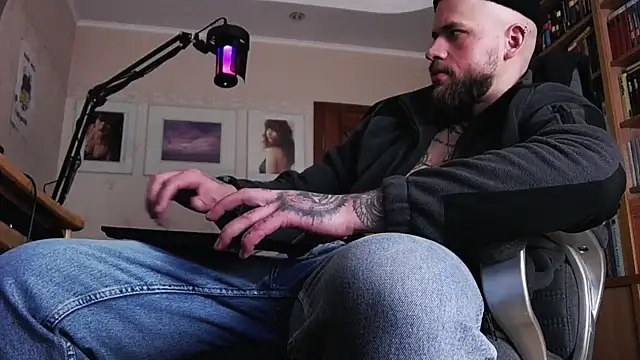 Show modela FindomJason na web-kameri