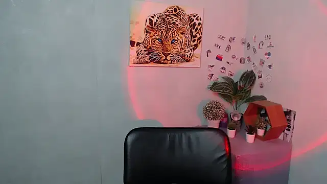 JuliaTopp_ Adlı Modelin Canlı XXX Sohbeti