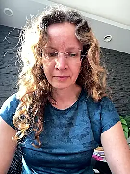 AnnikaRose Adlı Modelin Canlı XXX Sohbeti