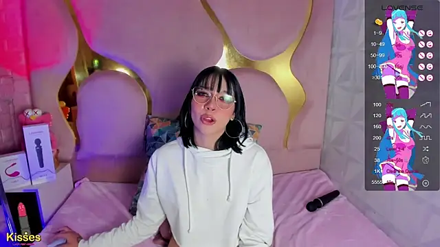 NaniiSisy élő XXX-chatje