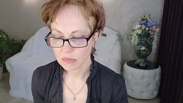 LioraWeiss' Live XXX Chat