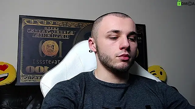 Show modela PaulGrow na web-kameri