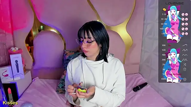 NaniiSisy Show in webcam