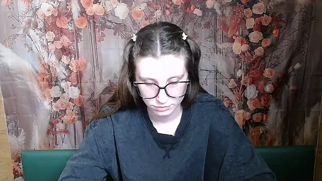 دردشة LilianaShine الجنسية المباشرة