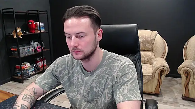 MihasikD élő XXX-chatje