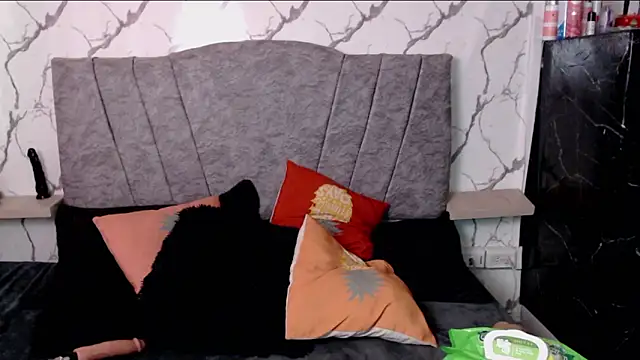 VIOLETTA-HOT's Live XXX Chat